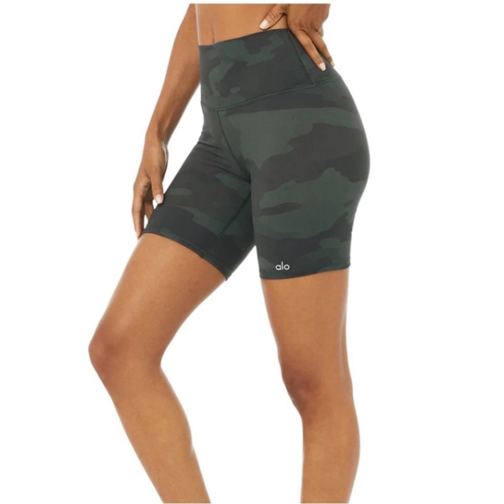 ALO Yoga High Waist Vapor Short in Hunter Camo Size Medium